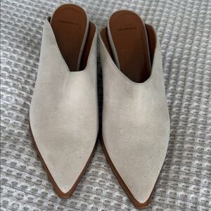 Aquatalia Women's Elegant Cream Clogs Size 7